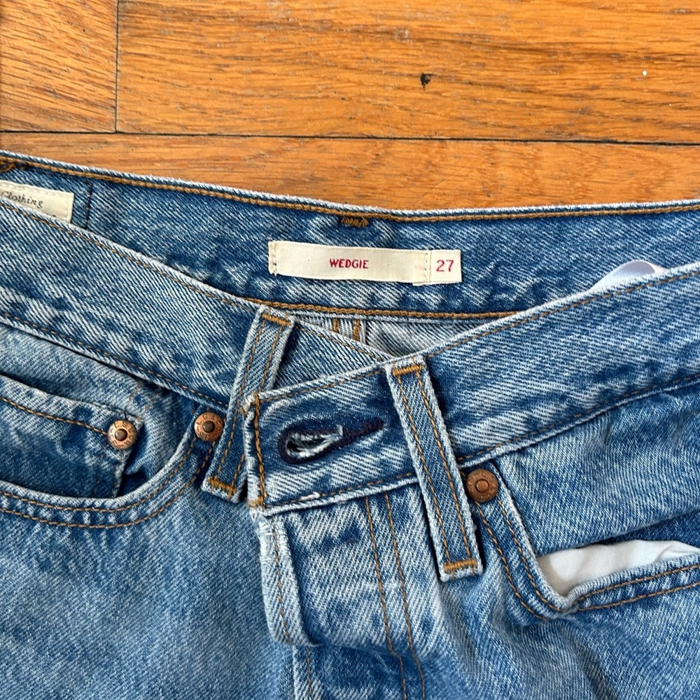 Levi’s wedgie jeans size 27